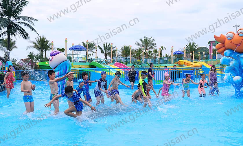 浙江宁波大目湾阿拉的海水上乐园戏水池