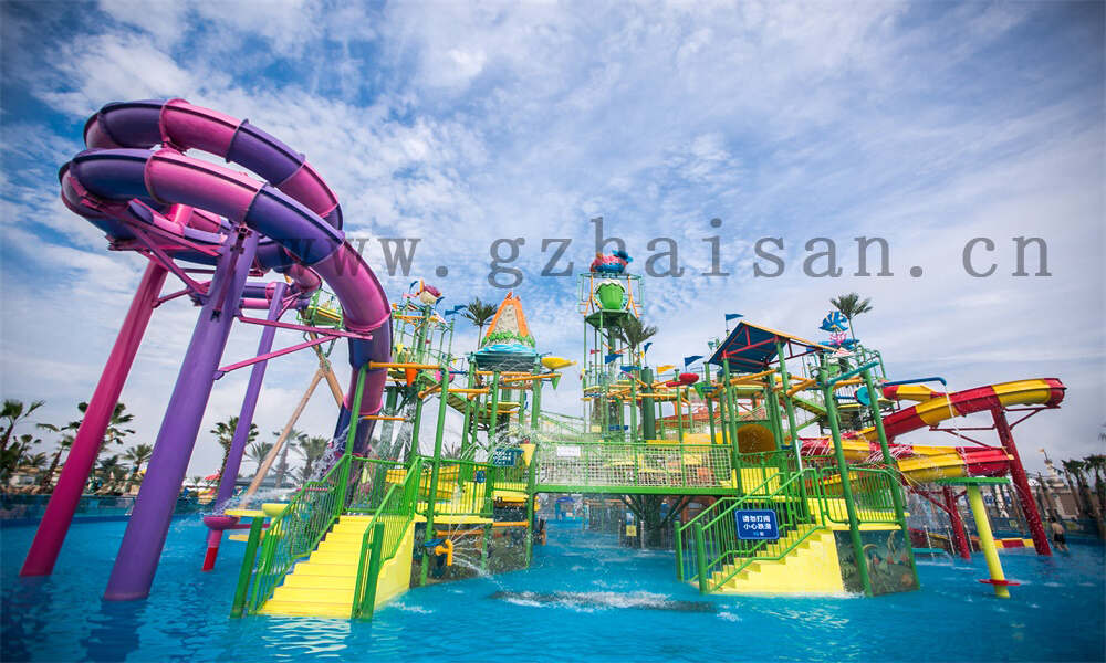 巨型水滑梯探险之旅，畅享无尽欢愉