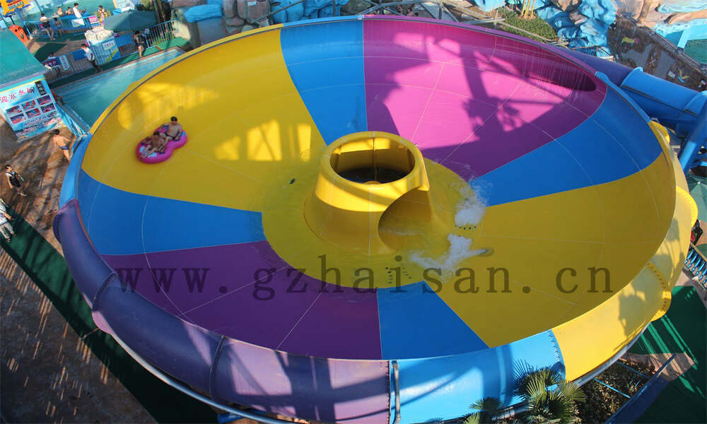 高空水上滑梯刺激体验，畅享惊险与激情