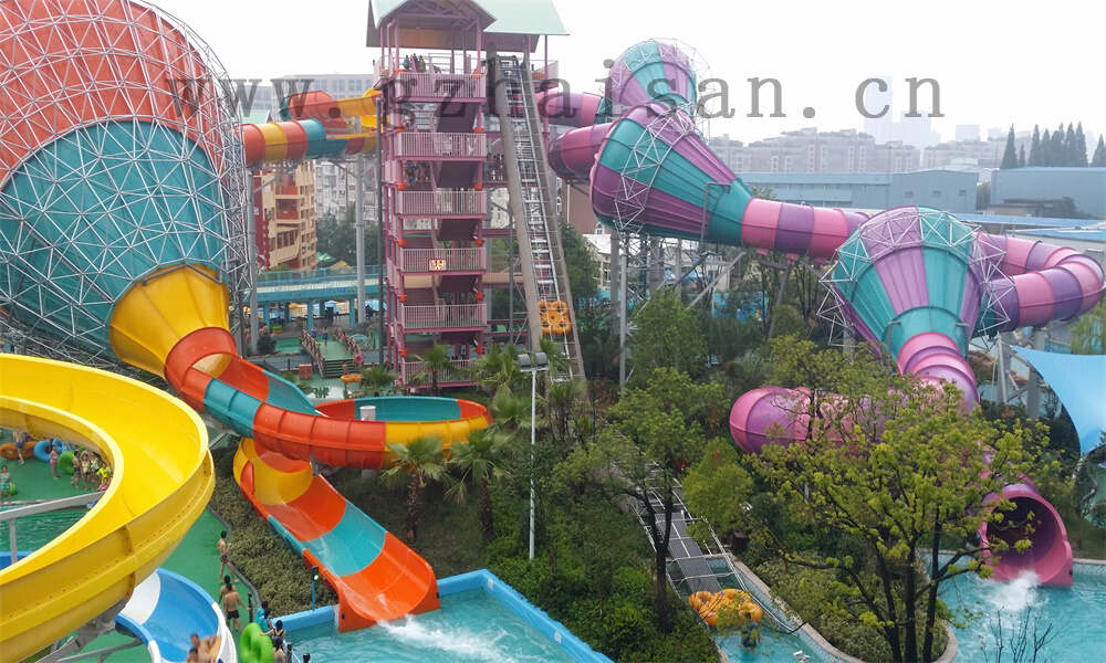 水上乐园规划中的休息和餐饮区域如何满足游客需求？