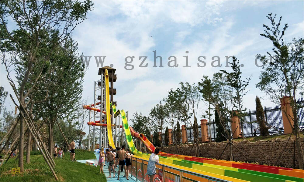 水上乐园设施狂欢，尽情畅享水上游乐盛宴